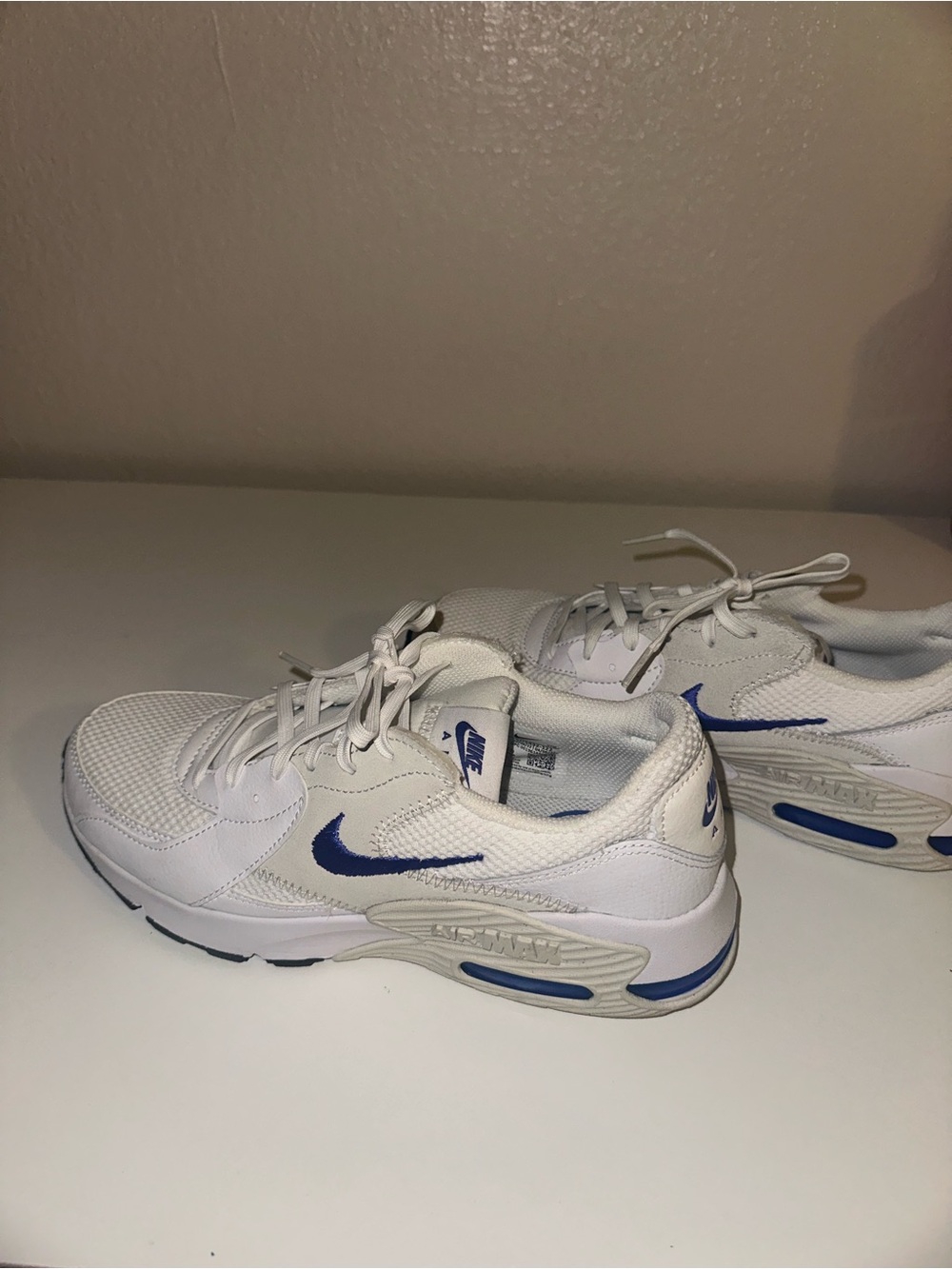 Nike women’s Nike Air Max Excee White and Casual Sneakers size 8 - Picture 5 of 8